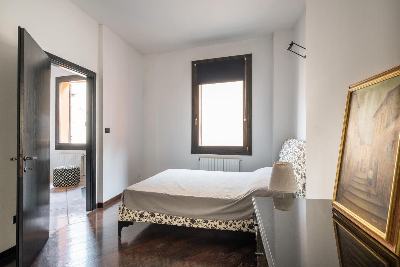 Torre Dell'Orologio Apartment By Wonderful Italy بولونيا المظهر الخارجي الصورة